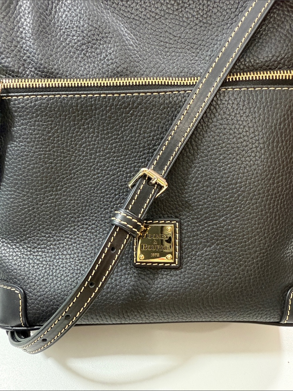 Dooney and Bourke black leather purse Crossbody bag with textured leather EUC - Picture 7 of 7